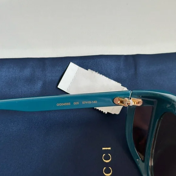 Gucci Sunglasses - Picture 11 of 15